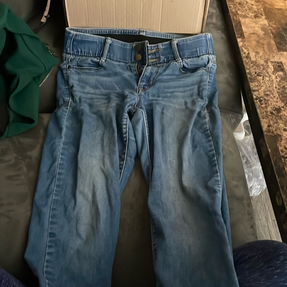 APT. 9 jeans. They are petite and kind of ankle cut those cut